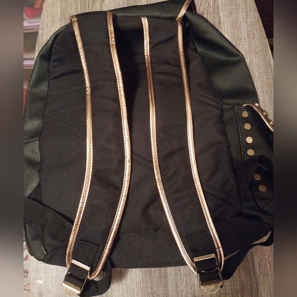 Disney Descendants Backpack - Picture 2 of 3